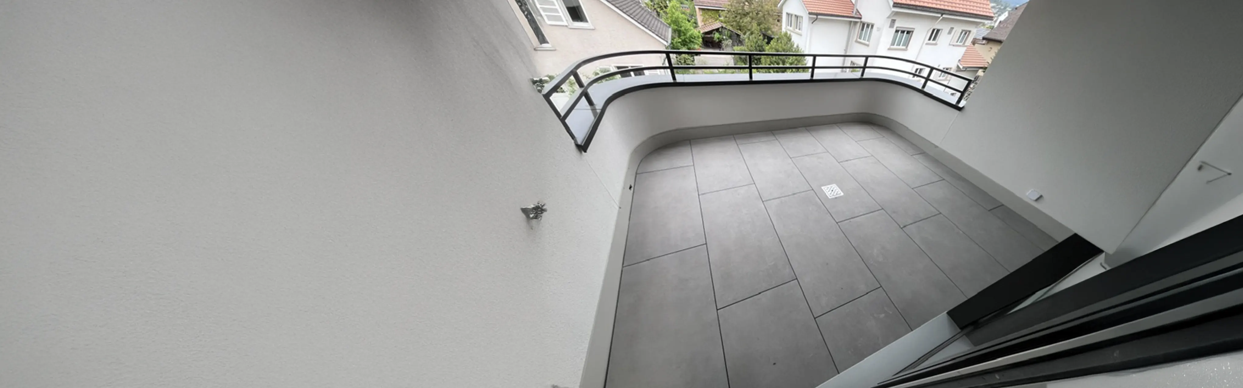 Sanierte Dachterrasse mit Sitzbereich